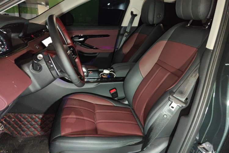 Used Land Rover Range Evoque 2024 Aurora L 249 PS Prestige Light-Chasing Edition Left Front Seat