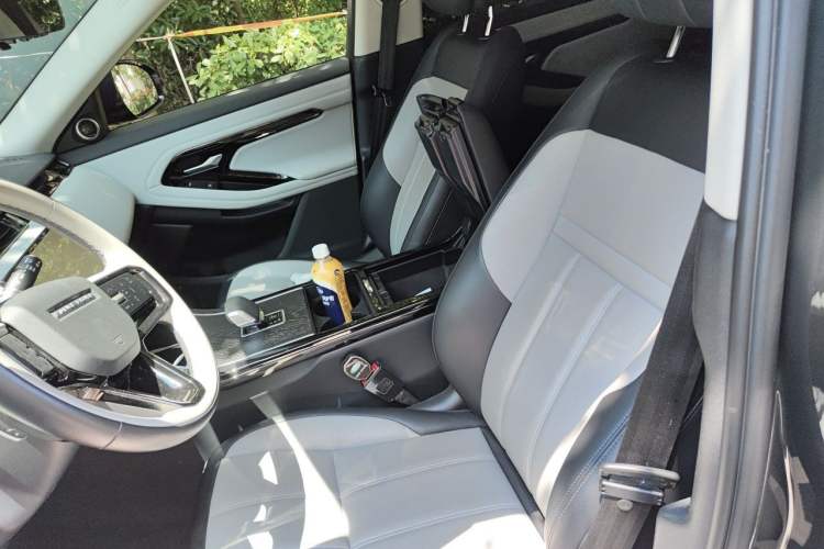 Used Land Rover Range Evoque 2024 Aurora L 249 PS Prestige Light-Chasing Edition Left Front Seat