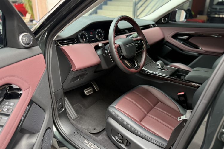 Used Land Rover Range Evoque 2024 Aurora L 249 PS Prestige Light-Chasing Edition Left Front Seat