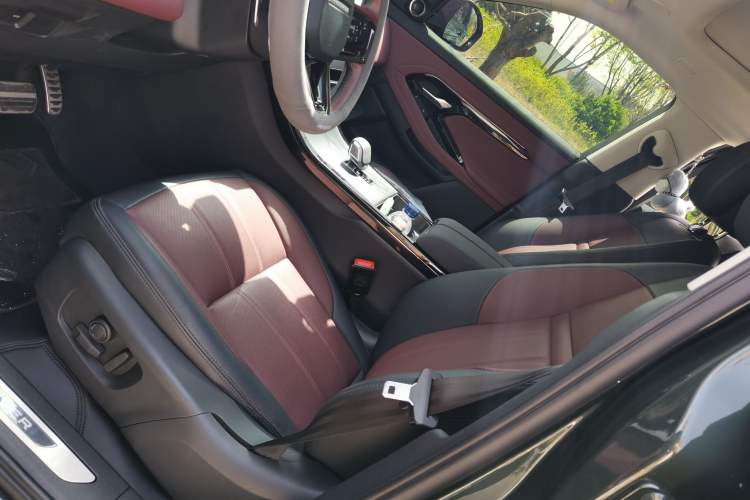 Used Land Rover Range Evoque 2024 Aurora L 249 PS Prestige Light-Chasing Edition Left Front Seat