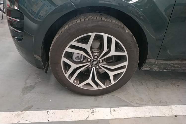 Used Land Rover Range Evoque 2024 Aurora L 249 PS Prestige Light-Chasing Edition Left Front Wheel Hub