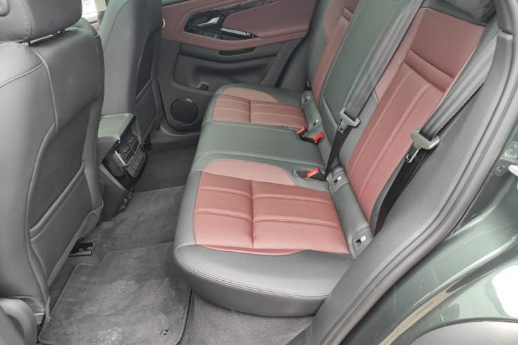 Used Land Rover Range Evoque 2024 Aurora L 249 PS Prestige Light-Chasing Edition Left Rear Seat