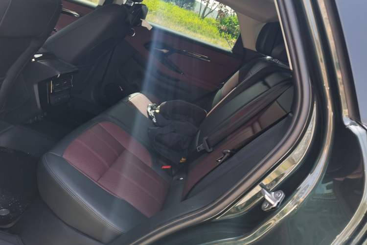 Used Land Rover Range Evoque 2024 Aurora L 249 PS Prestige Light-Chasing Edition Left Rear Seat