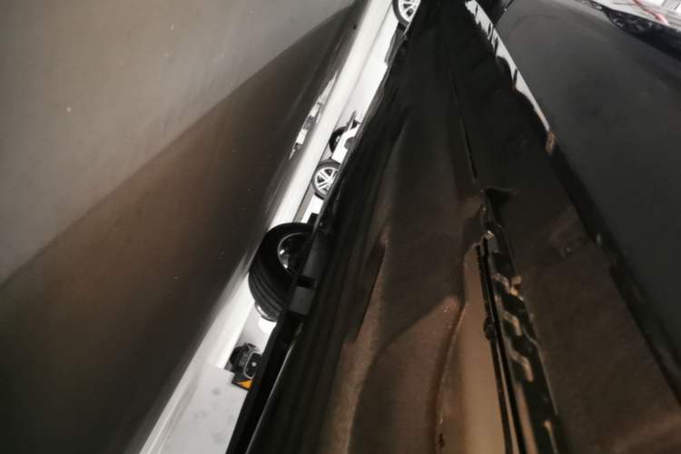 Used Land Rover Range Evoque 2024 Aurora L 249 PS Prestige Light-Chasing Edition Left Side Sill