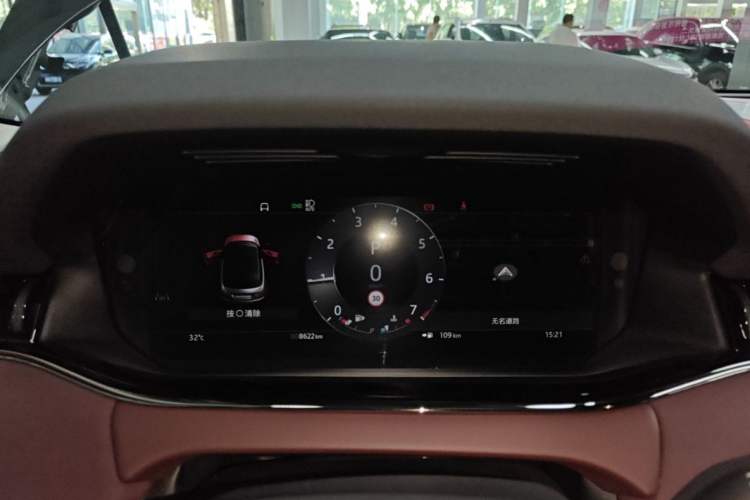 Used Land Rover Range Evoque 2024 Aurora L 249 PS Prestige Light-Chasing Edition Odometer Close Up