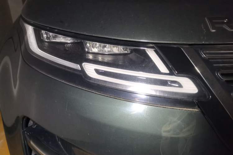 Used Land Rover Range Evoque 2024 Aurora L 249 PS Prestige Light-Chasing Edition Right Front Headlight