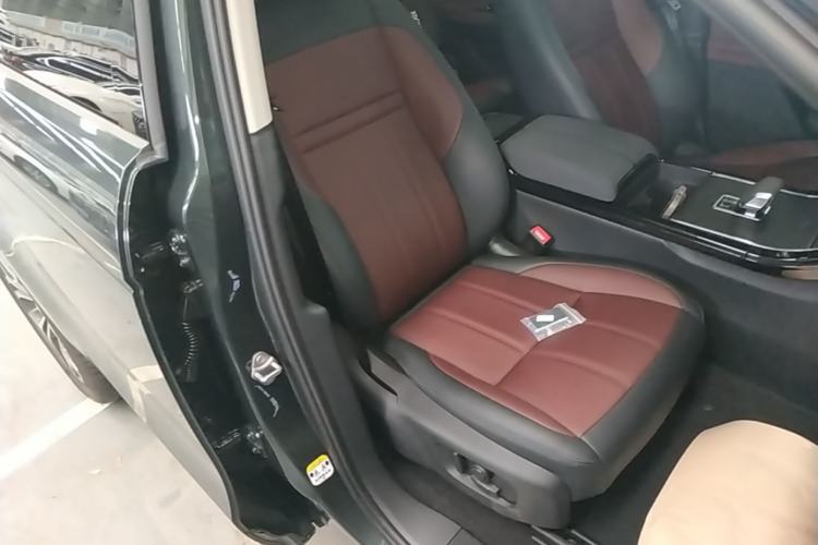 Used Land Rover Range Evoque 2024 Aurora L 249 PS Prestige Light-Chasing Edition Right Front Seat