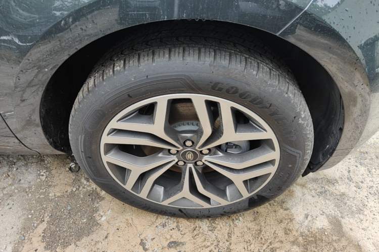 Used Land Rover Range Evoque 2024 Aurora L 249 PS Prestige Light-Chasing Edition Right Front Wheel Hub
