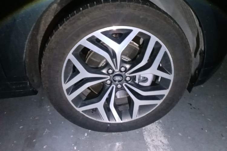Used Land Rover Range Evoque 2024 Aurora L 249 PS Prestige Light-Chasing Edition Right Front Wheel Hub