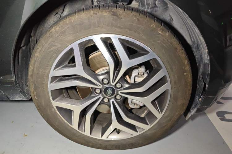Used Land Rover Range Evoque 2024 Aurora L 249 PS Prestige Light-Chasing Edition Right Front Wheel Hub