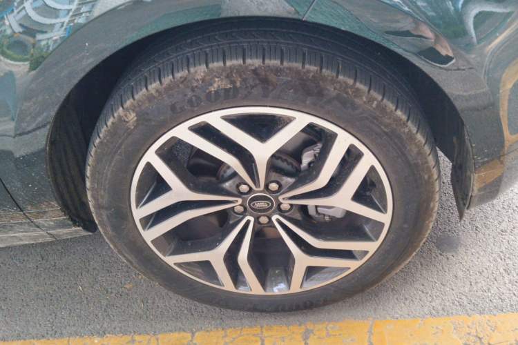 Used Land Rover Range Evoque 2024 Aurora L 249 PS Glowing Limited Edition Right Front Wheel Hub