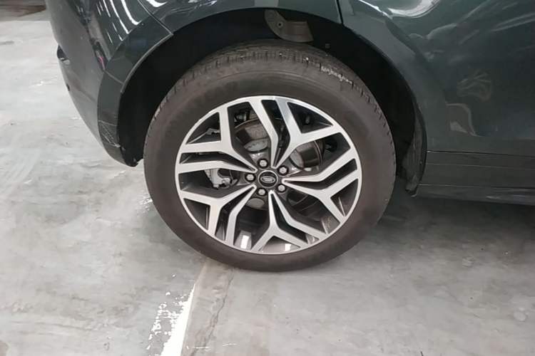 Used Land Rover Range Evoque 2024 Aurora L 249 PS Prestige Light-Chasing Edition Right Rear Wheel Hub