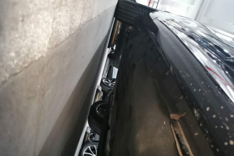 Used Land Rover Range Evoque 2024 Aurora L 249 PS Prestige Light-Chasing Edition Right Side Sill
