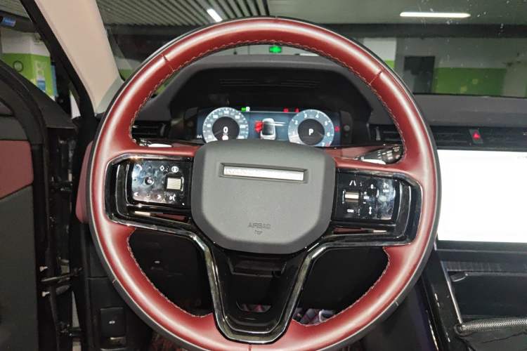 Used Land Rover Range Evoque 2024 Aurora L 249 PS Prestige Light-Chasing Edition Steering Wheel