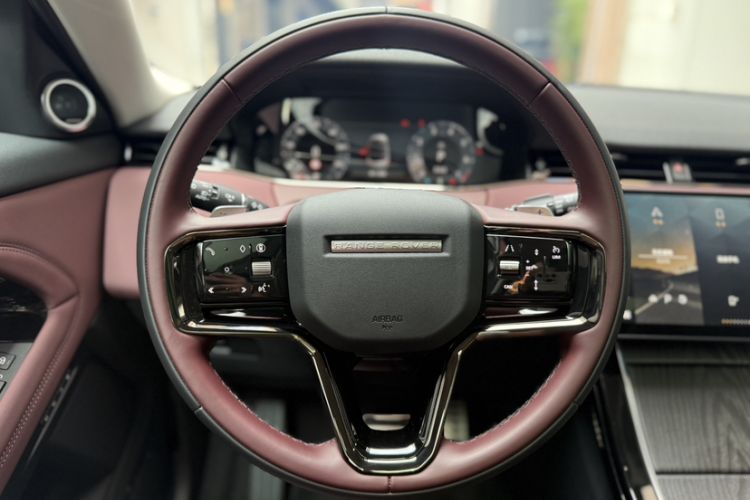 Used Land Rover Range Evoque 2024 Aurora L 249 PS Prestige Light-Chasing Edition Steering Wheel