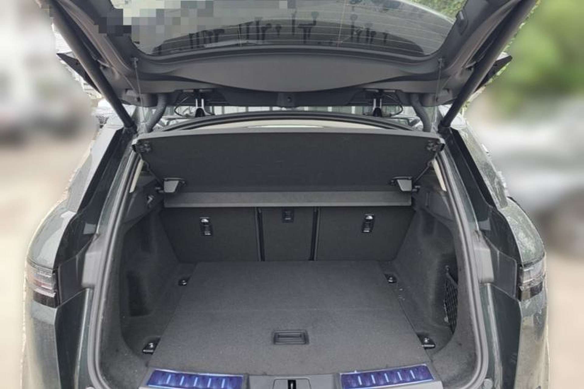 Used Land Rover Range Evoque 2024 Aurora L 249 PS Prestige Light-Chasing Edition Trunk