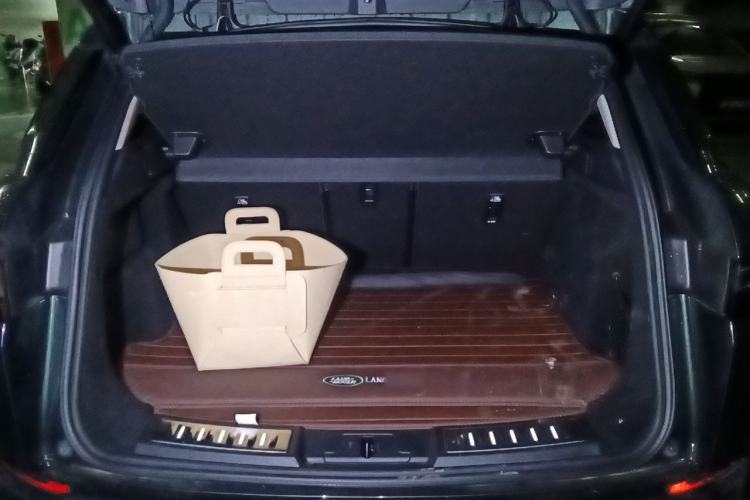 Used Land Rover Range Evoque 2024 Aurora L 249 PS Prestige Light-Chasing Edition Trunk