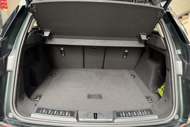 Used Land Rover Range Evoque 2024 Aurora L 249 PS Prestige Light-Chasing Edition Trunk