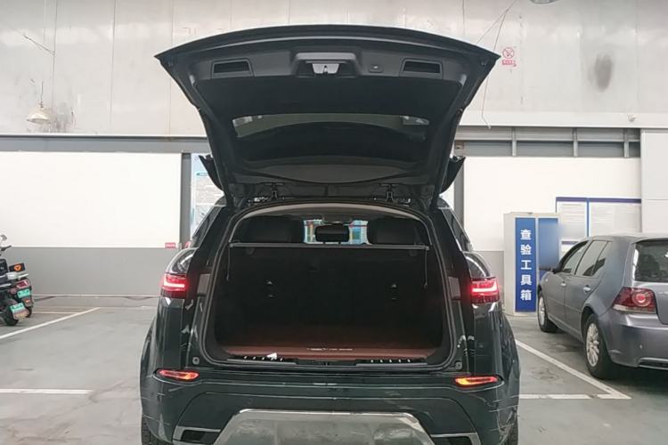 Used Land Rover Range Evoque 2024 Aurora L 249 PS Prestige Light-Chasing Edition Trunk