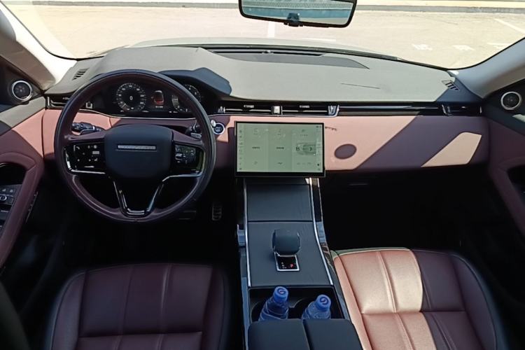 Used Land Rover Range Evoque 2024 Aurora L 249 PS Prestige Light-Chasing Edition Center Console