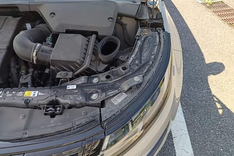 Used Land Rover Range Evoque 2024 Aurora L 249 PS Prestige Light-Chasing Edition Engine Bay Left