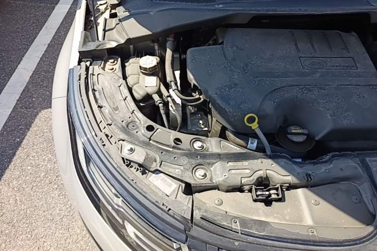 Used Land Rover Range Evoque 2024 Aurora L 249 PS Prestige Light-Chasing Edition Engine Bay Right