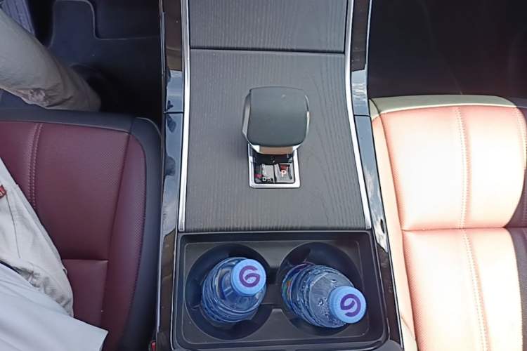 Used Land Rover Range Evoque 2024 Aurora L 249 PS Prestige Light-Chasing Edition Gear Lever