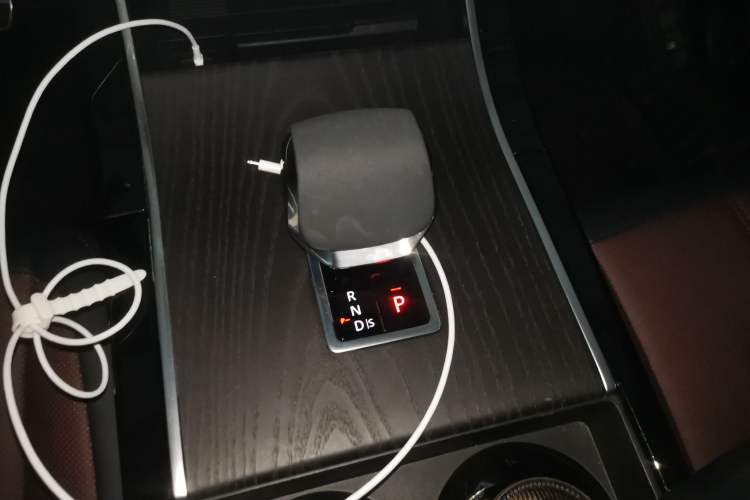 Used Land Rover Range Evoque 2024 Aurora L 249 PS Prestige Light-Chasing Edition Gear Lever