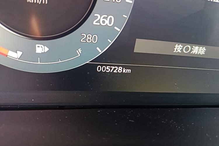 Used Land Rover Range Evoque 2024 Aurora L 249 PS Prestige Light-Chasing Edition Odometer Close Up