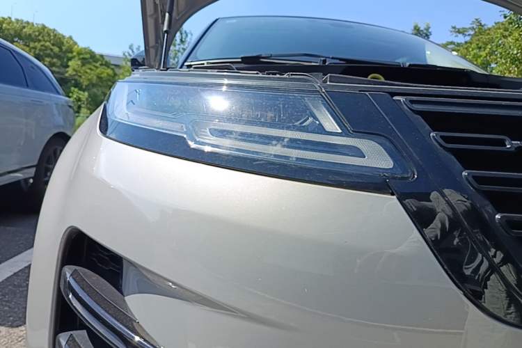 Used Land Rover Range Evoque 2024 Aurora L 249 PS Prestige Light-Chasing Edition Right Front Headlight