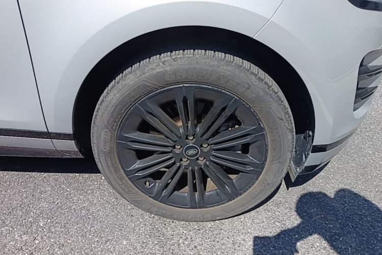 Used Land Rover Range Evoque 2024 Aurora L 249 PS Prestige Light-Chasing Edition Right Front Wheel Hub
