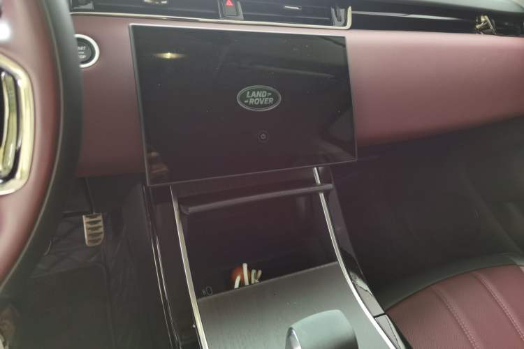 Used Land Rover Range Evoque 2024 Aurora L 249 PS Prestige Light-Chasing Edition Audio And AC Panel