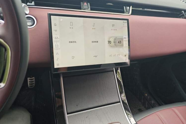 Used Land Rover Range Evoque 2024 Aurora L 249 PS Prestige Light-Chasing Edition Audio And AC Panel