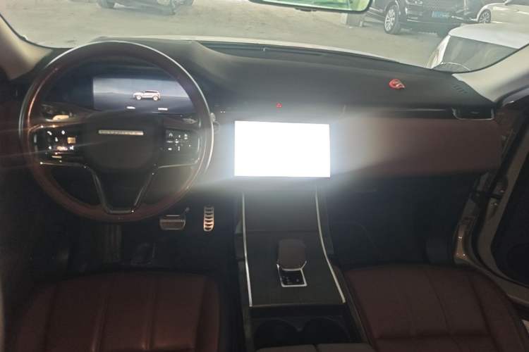 Used Land Rover Range Evoque 2024 Aurora L 249 PS Prestige Light-Chasing Edition Center Console