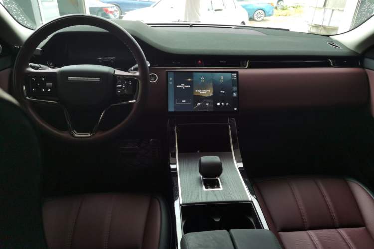 Used Land Rover Range Evoque 2024 Aurora L 249 PS Prestige Light-Chasing Edition Center Console