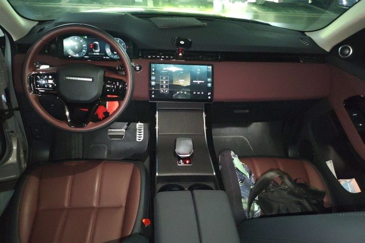 Used Land Rover Range Evoque 2024 Aurora L 249 PS Prestige Light-Chasing Edition Center Console