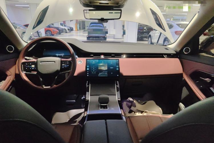 Used Land Rover Range Evoque 2024 Aurora L 249 PS Prestige Light-Chasing Edition Center Console