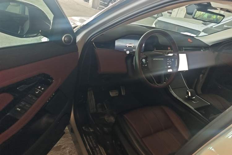 Used Land Rover Range Evoque 2024 Aurora L 249 PS Prestige Light-Chasing Edition Driver Seat
