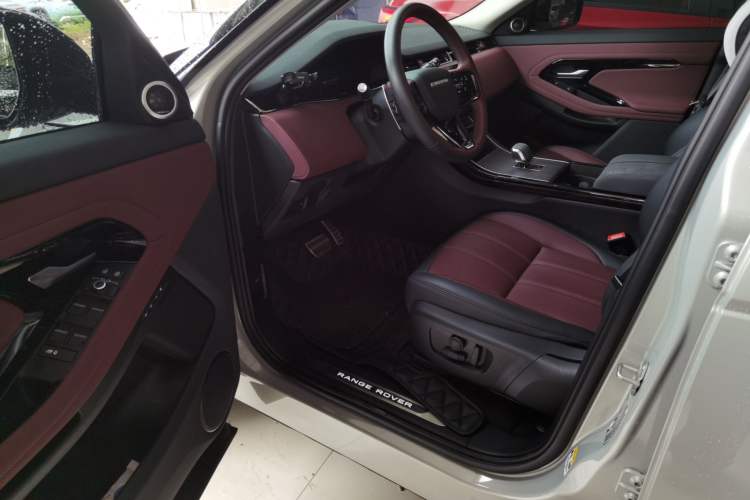 Used Land Rover Range Evoque 2024 Aurora L 249 PS Prestige Light-Chasing Edition Driver Seat