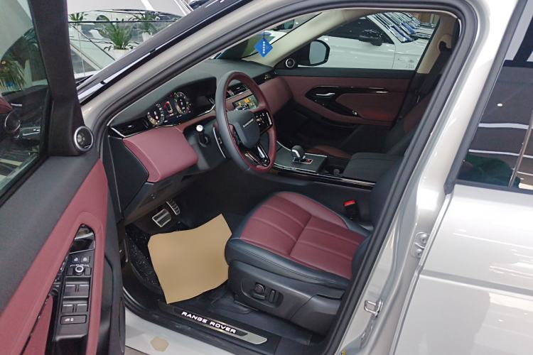 Used Land Rover Range Evoque 2024 Aurora L 249 PS Prestige Light-Chasing Edition Driver Seat