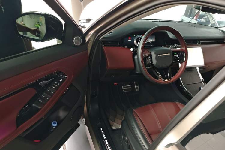 Used Land Rover Range Evoque 2024 Aurora L 249 PS Glowing Limited Edition Driver Seat