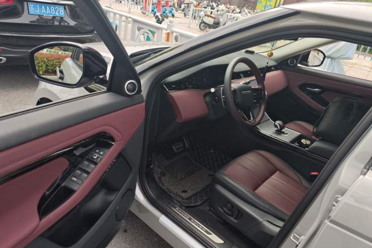 Used Land Rover Range Evoque 2024 Aurora L 249 PS Prestige Light-Chasing Edition Driver Seat
