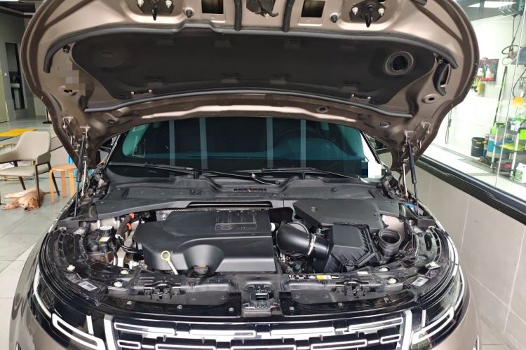 Used Land Rover Range Evoque 2024 Aurora L 249 PS Glowing Limited Edition Engine Bay