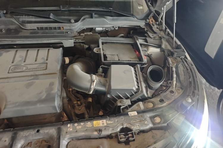 Used Land Rover Range Evoque 2024 Aurora L 249 PS Prestige Light-Chasing Edition Engine Bay Left