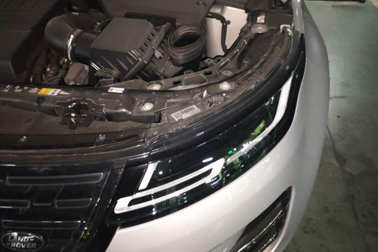 Used Land Rover Range Evoque 2024 Aurora L 249 PS Prestige Light-Chasing Edition Engine Bay Left