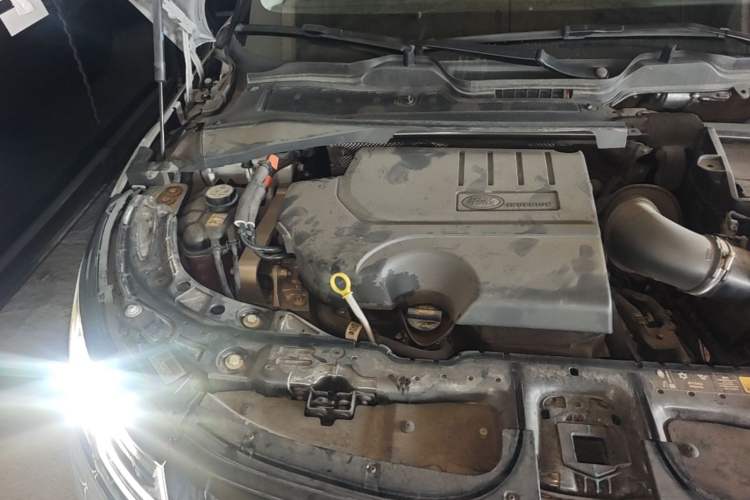Used Land Rover Range Evoque 2024 Aurora L 249 PS Prestige Light-Chasing Edition Engine Bay Right