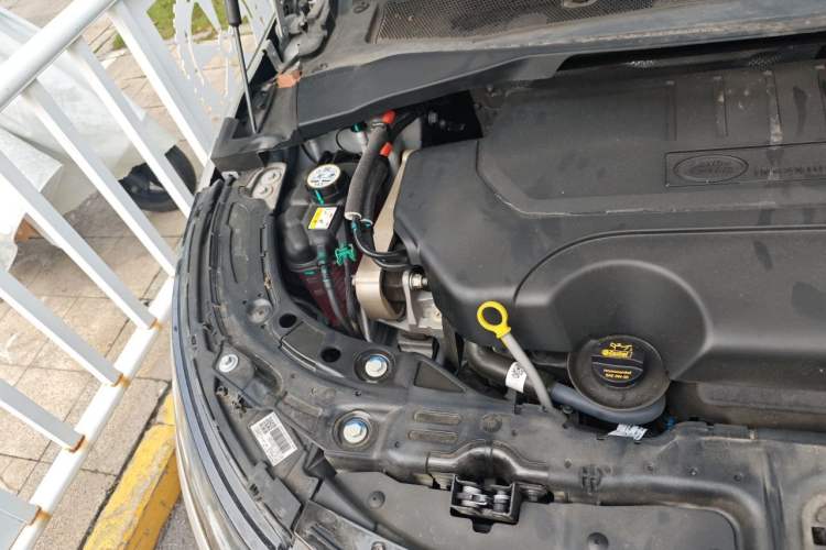 Used Land Rover Range Evoque 2024 Aurora L 249 PS Prestige Light-Chasing Edition Engine Bay Right