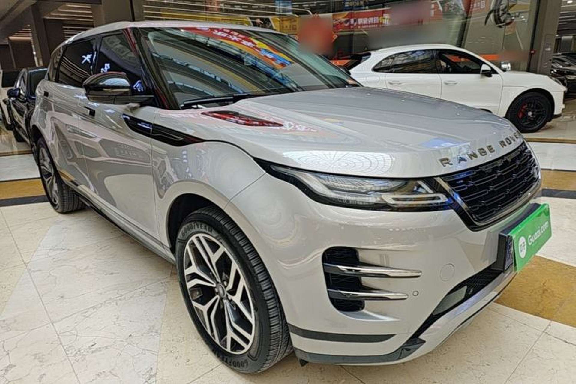 Used Land Rover Range Evoque 2024 Aurora L 249 PS Prestige Light-Chasing Edition Front Right 45 Deg