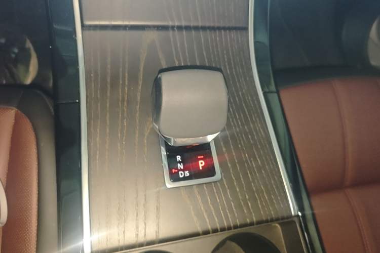 Used Land Rover Range Evoque 2024 Aurora L 249 PS Prestige Light-Chasing Edition Gear Lever