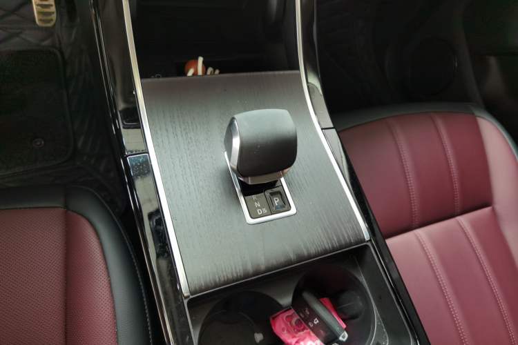 Used Land Rover Range Evoque 2024 Aurora L 249 PS Prestige Light-Chasing Edition Gear Lever